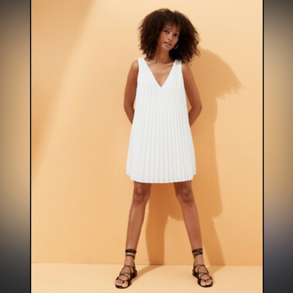 EUC Size CL Banana Republic Pleated Poplin Mini Dress in Black